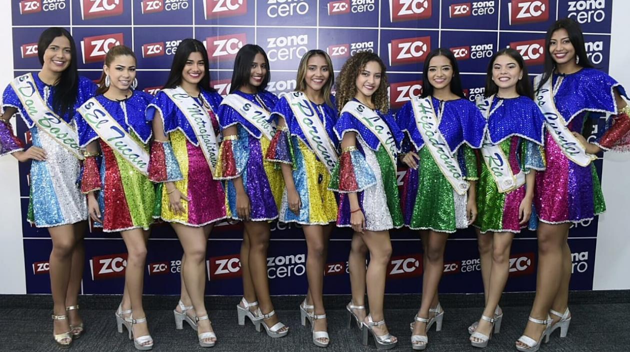 Grupo de aspirantes al Reinado Popular de Soledad.