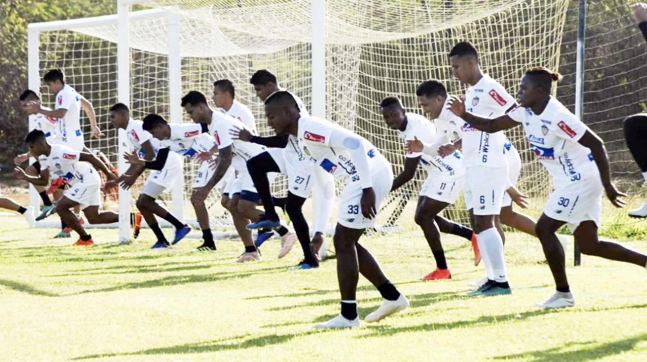 Jugadores de Junior durante un entrenamiento. 