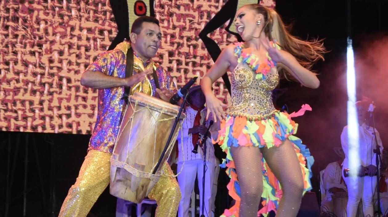 Los Reyes del Carnaval de la 44 Pedro Tapias y Kelly Restrepo.