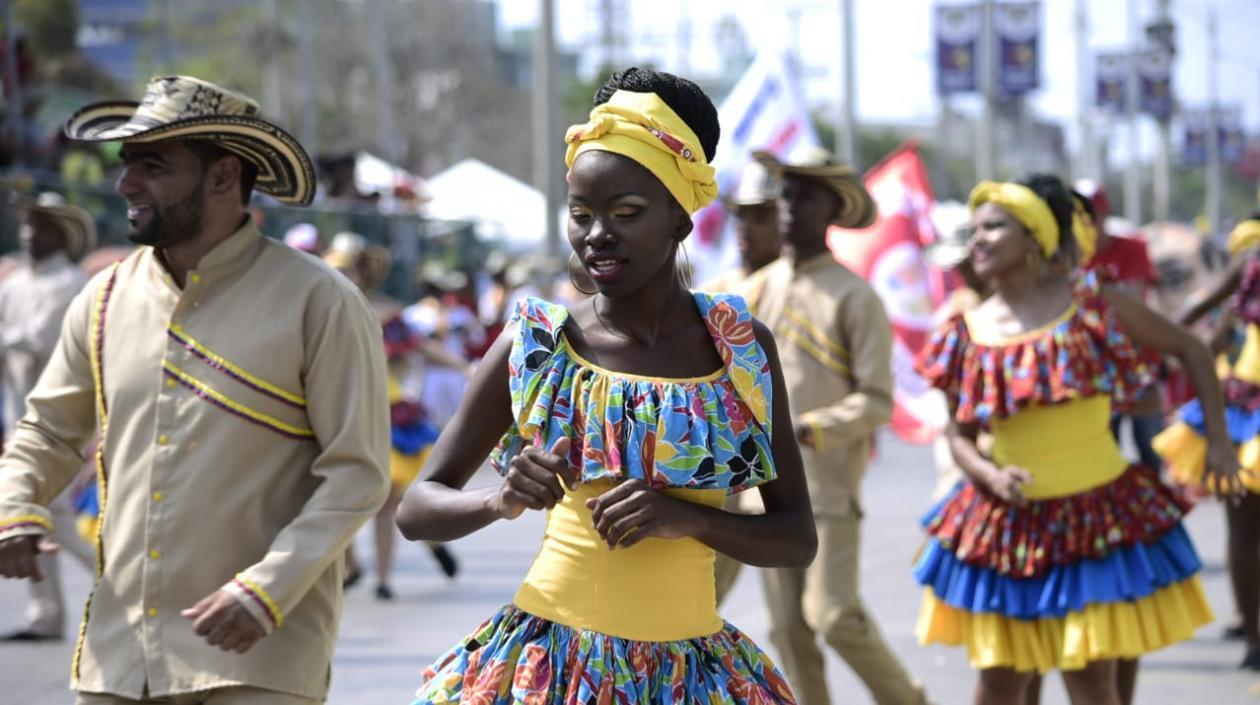 Integrante de Sexteto Tabala y la Fundación Kumbé, durante la Gran Parada de Tradición por la Vía 40.