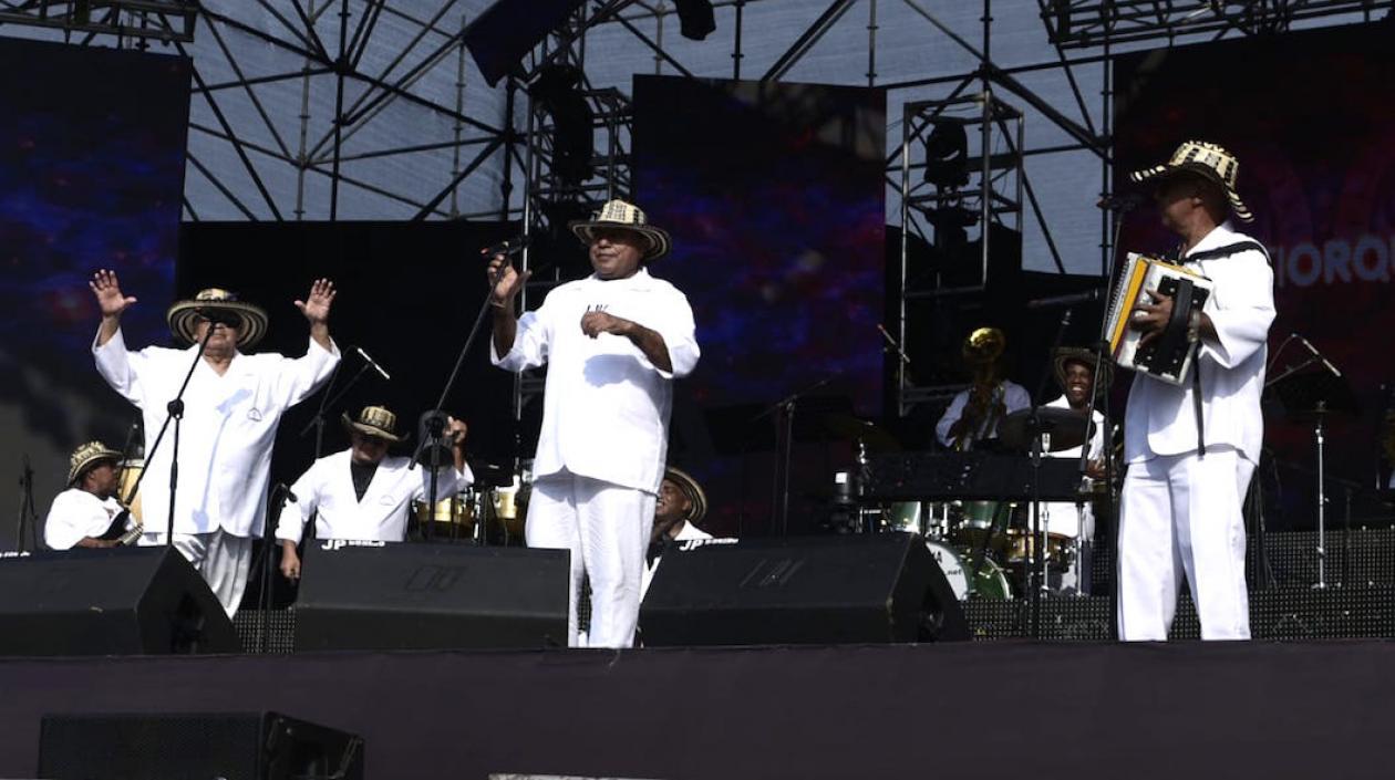 'Los típicos Corraleros de Majagual', en plena actuación. 