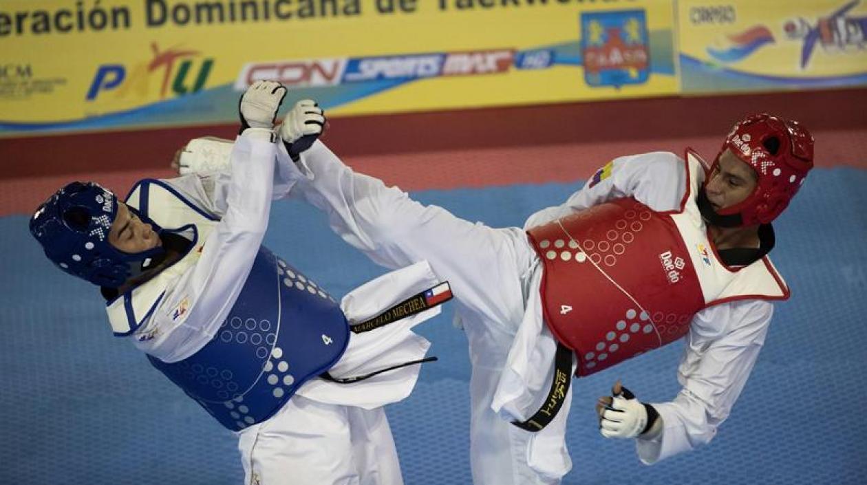 En la foto Miguel Trejos de Colombia, en su combate.