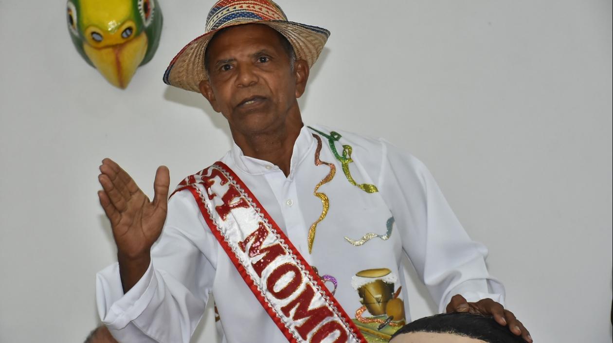 El exRey Momo del Carnaval 2009 y segunda dinastía del disfraz 'El Descabezado'.