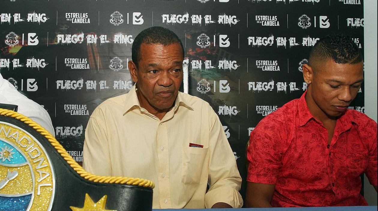 Emiliano Villa junto a Hugo Berrío, campeón nacional supergallo.