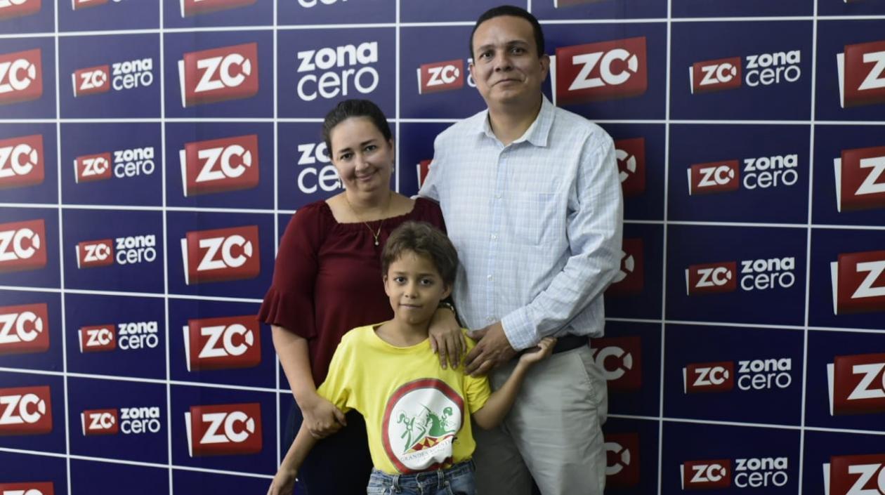 Orlando Borré y sus padres. 