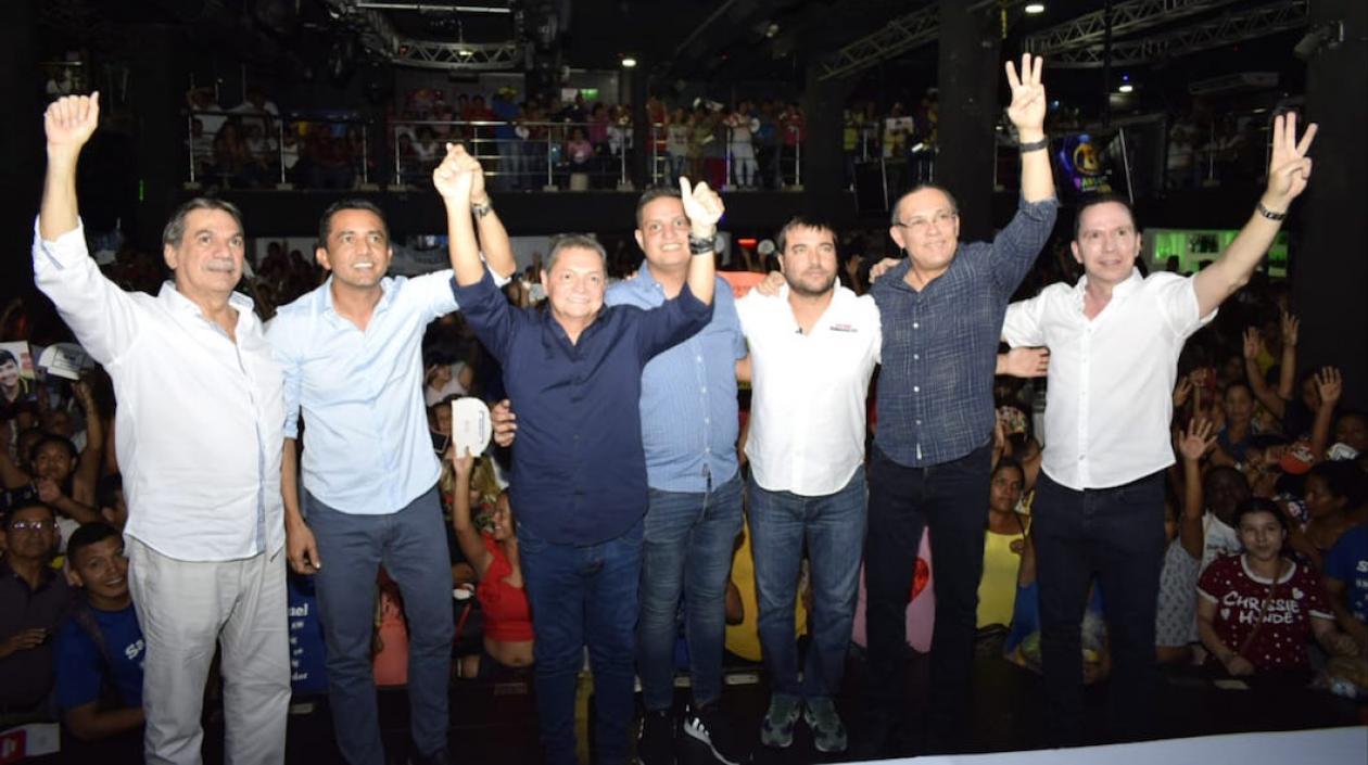 Dirigentes del cepedismo oficializando su respaldo a Pedro Lemus y Jaime Pumarejo.