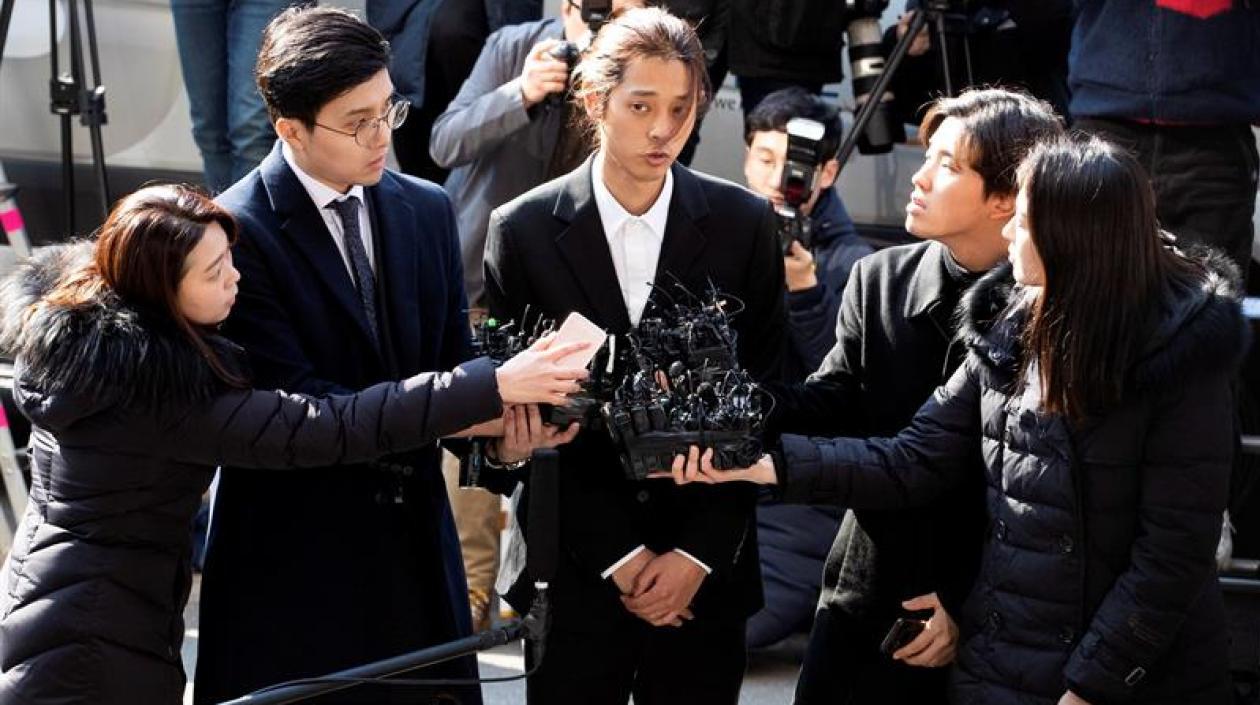 El cantante surcoreano Jung Joon-young llegó a la Agencia de Policía Metropolitana en Seúl, Corea del Sur.