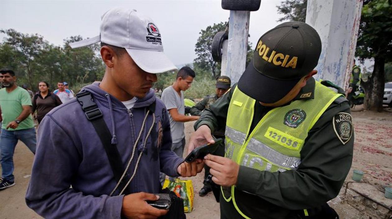 Policía en la frontera.