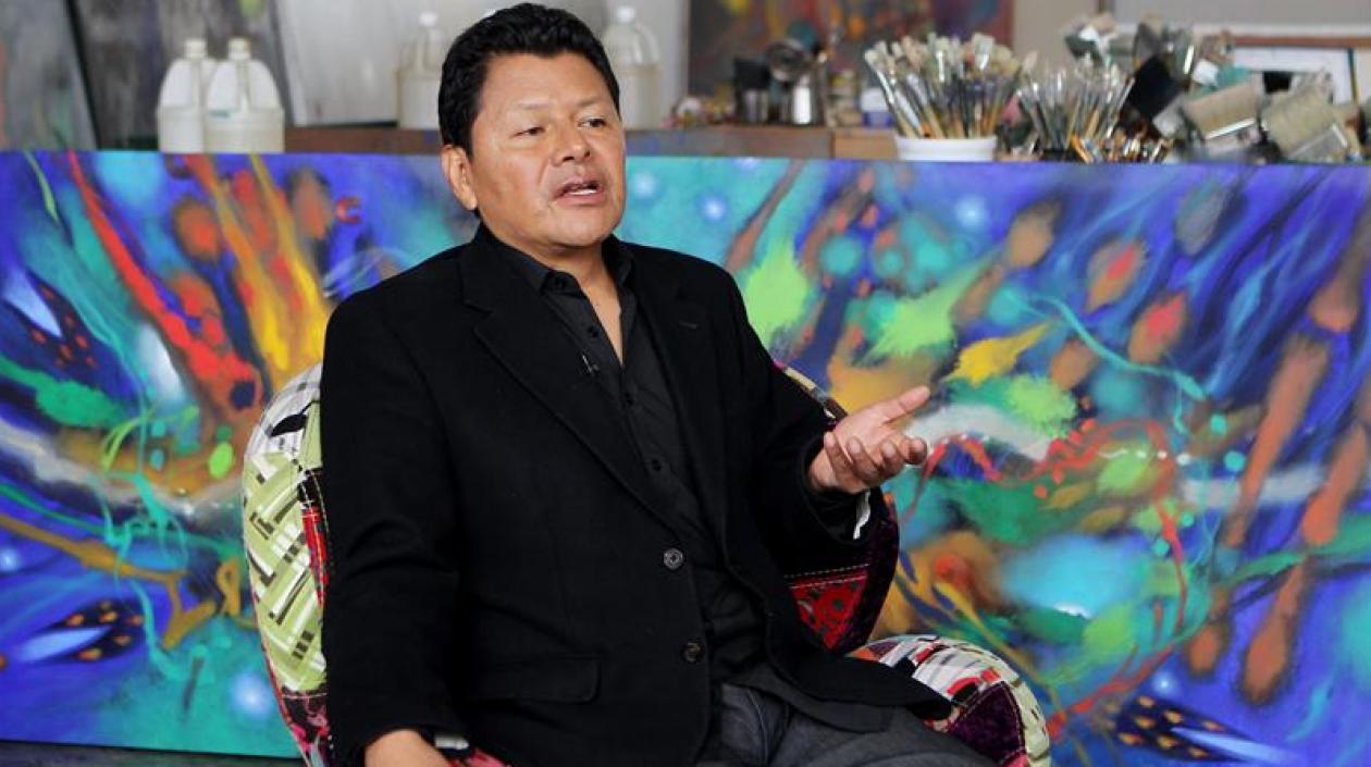 El pintor colombiano Carlos Jacanamijoy.
