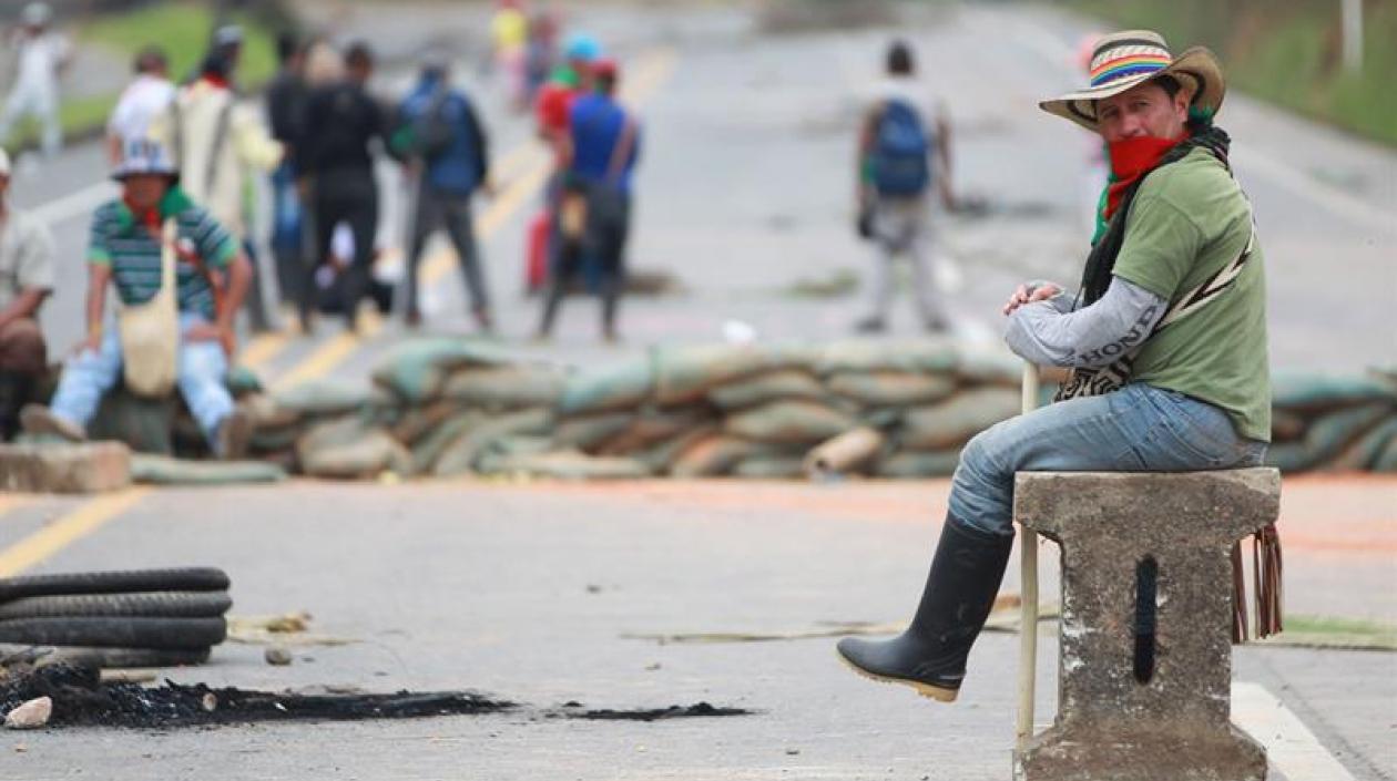 Indígenas bloquean la vía Panamericana