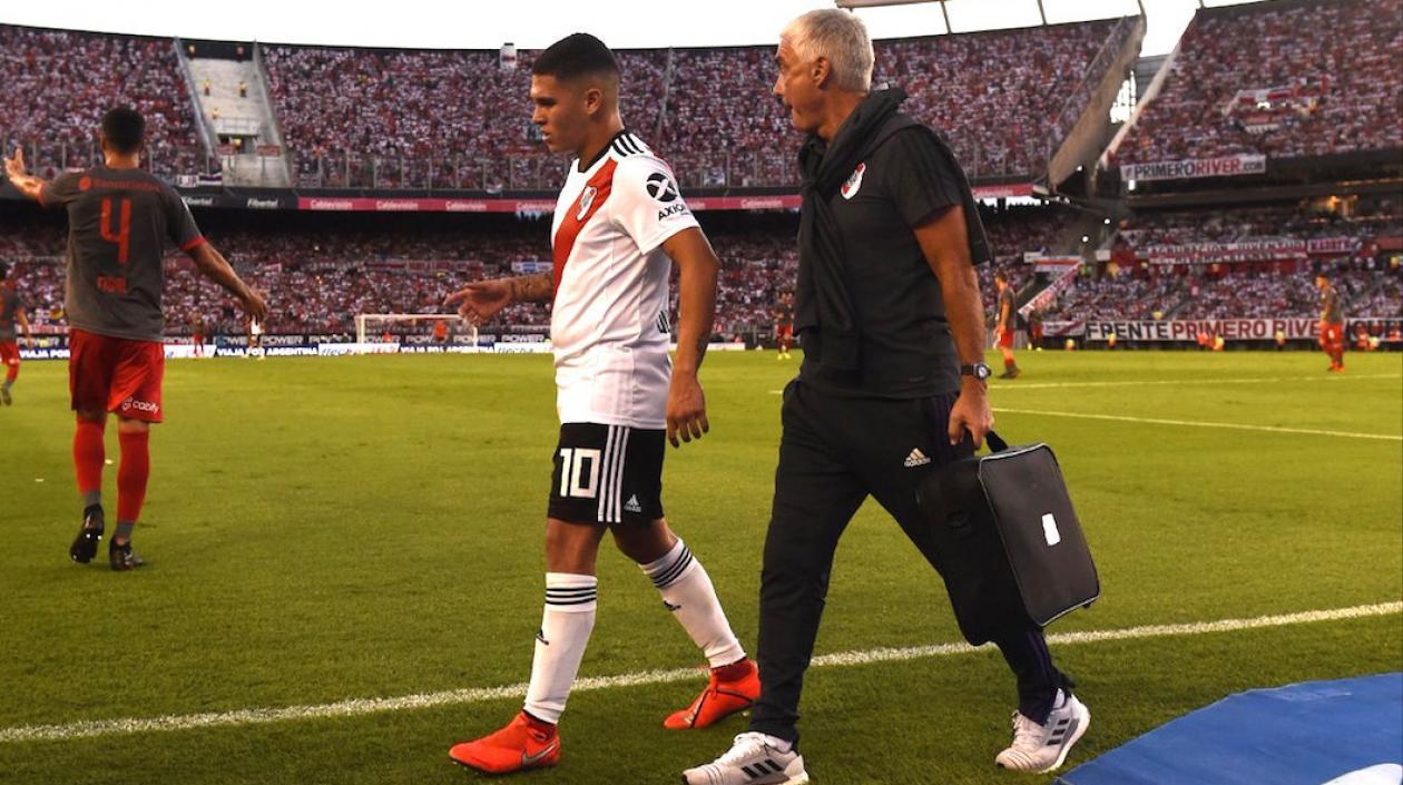 Juan Fernando Quintero, abandonando la cancha este domingo.