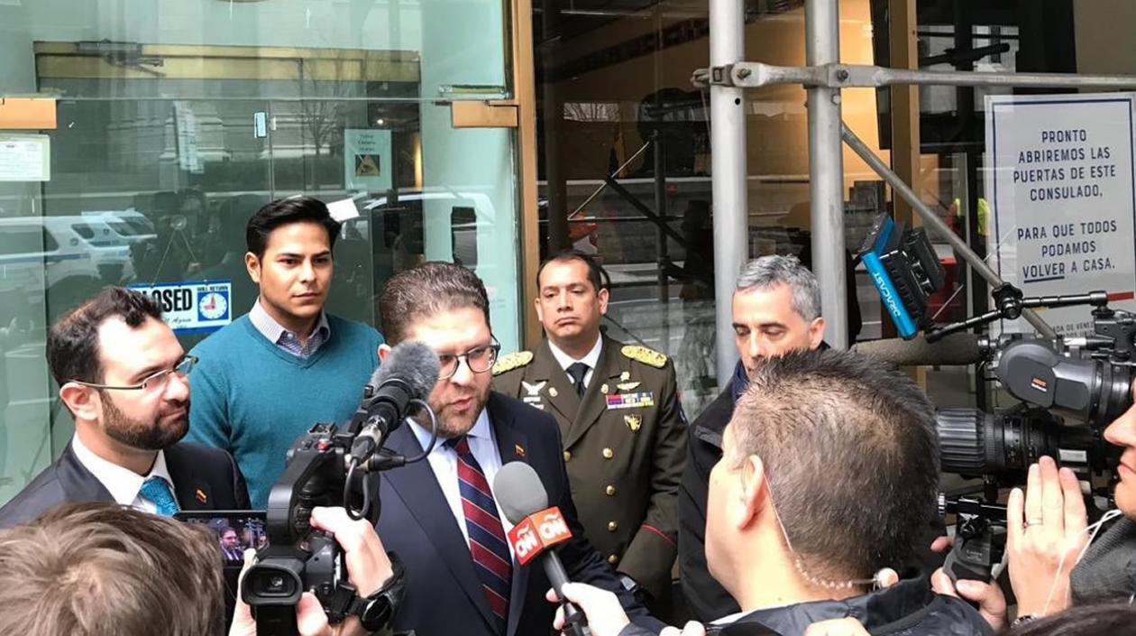 Asumiendo el control del Consulado de Venezuela en Nueva York.