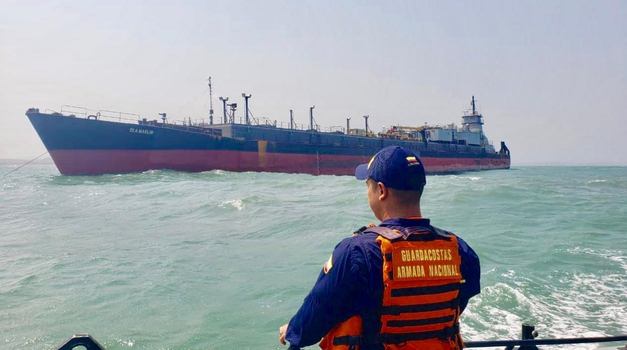 La embarcación y la tripulación se encuentran a salvo.