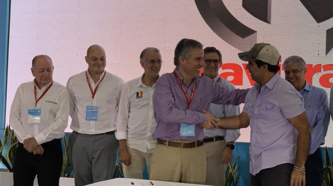 Acuerdo de movilidad sostenible fue firmado en el marco del Foro de Naturgas.