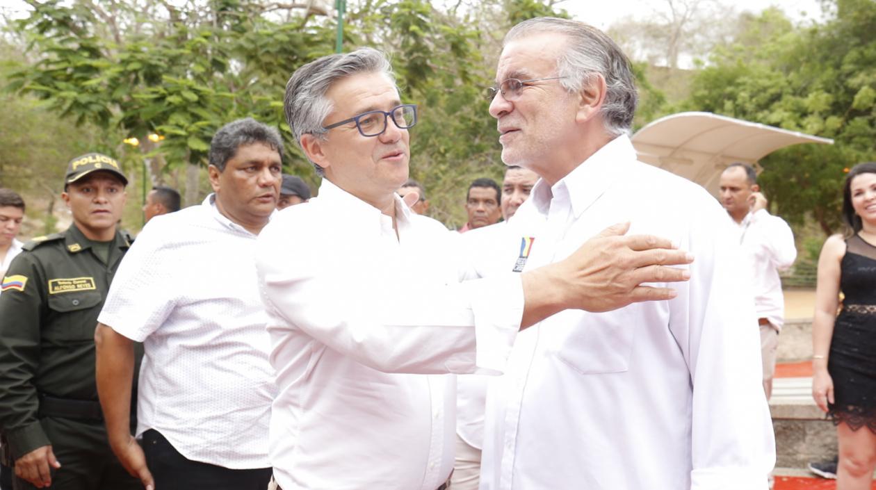 El viceministro de Turismo, Juan Pablo Franky, y acompañado por el Gobernador del Atlántico, Eduardo Verano de la Rosa