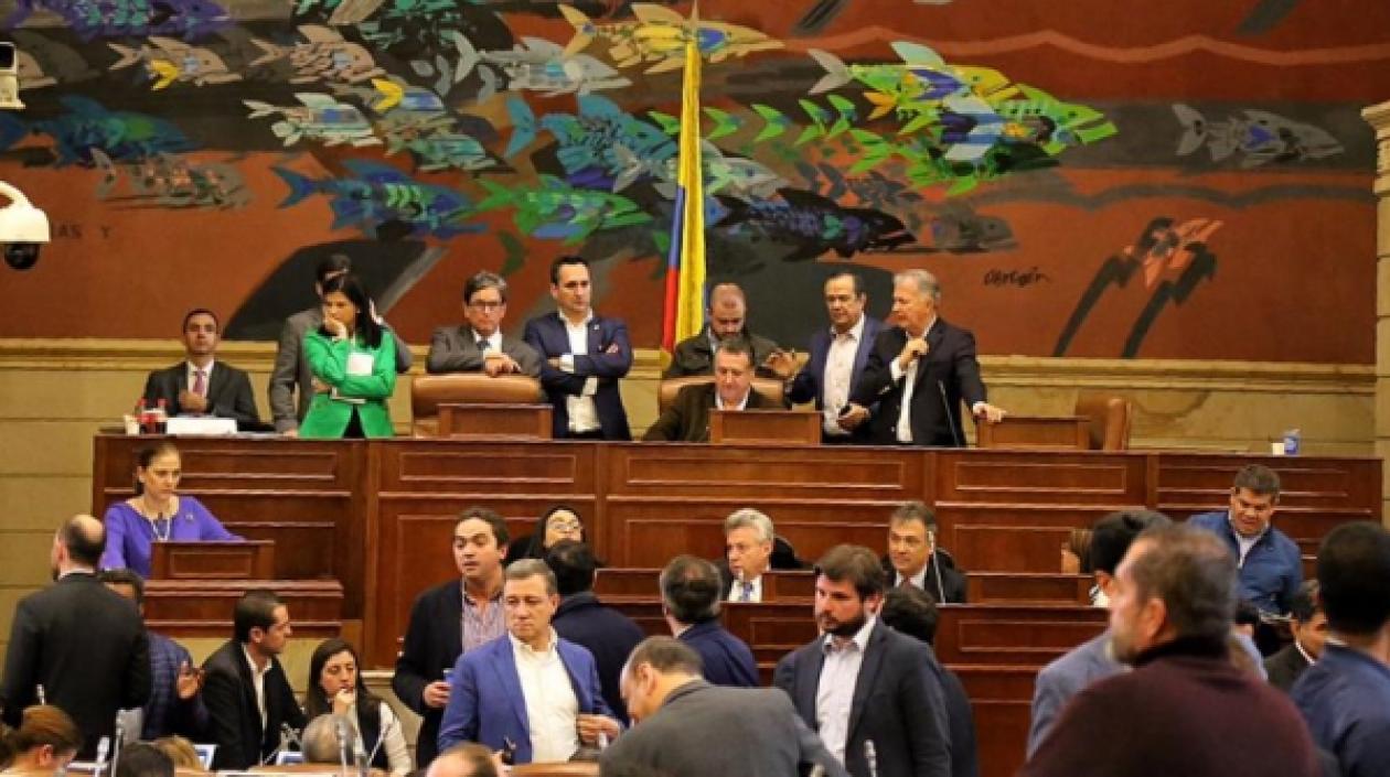 Aspectos del debate de las comisiones económicas del Congreso, en el Salón Elíptico del Capitolio Nacional.