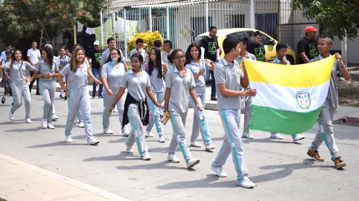 Desfile que dio inicio a la celebración.