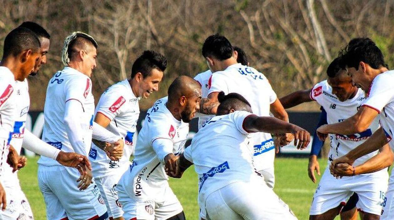 Jugadores de Junior en un entrenamiento. 