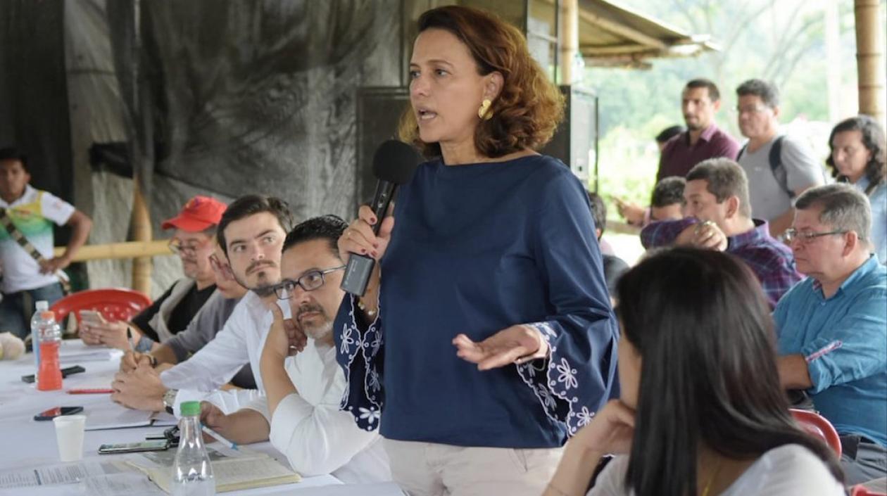 Nancy Patricia Gutiérrez, Ministra del Interior, en la mesa de diálogos.