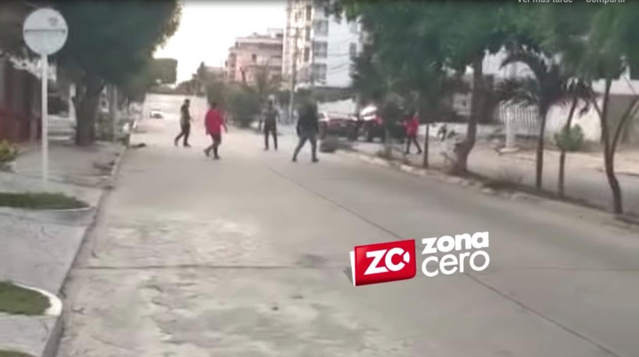 Los dos bandos en pleno enfrentamiento.