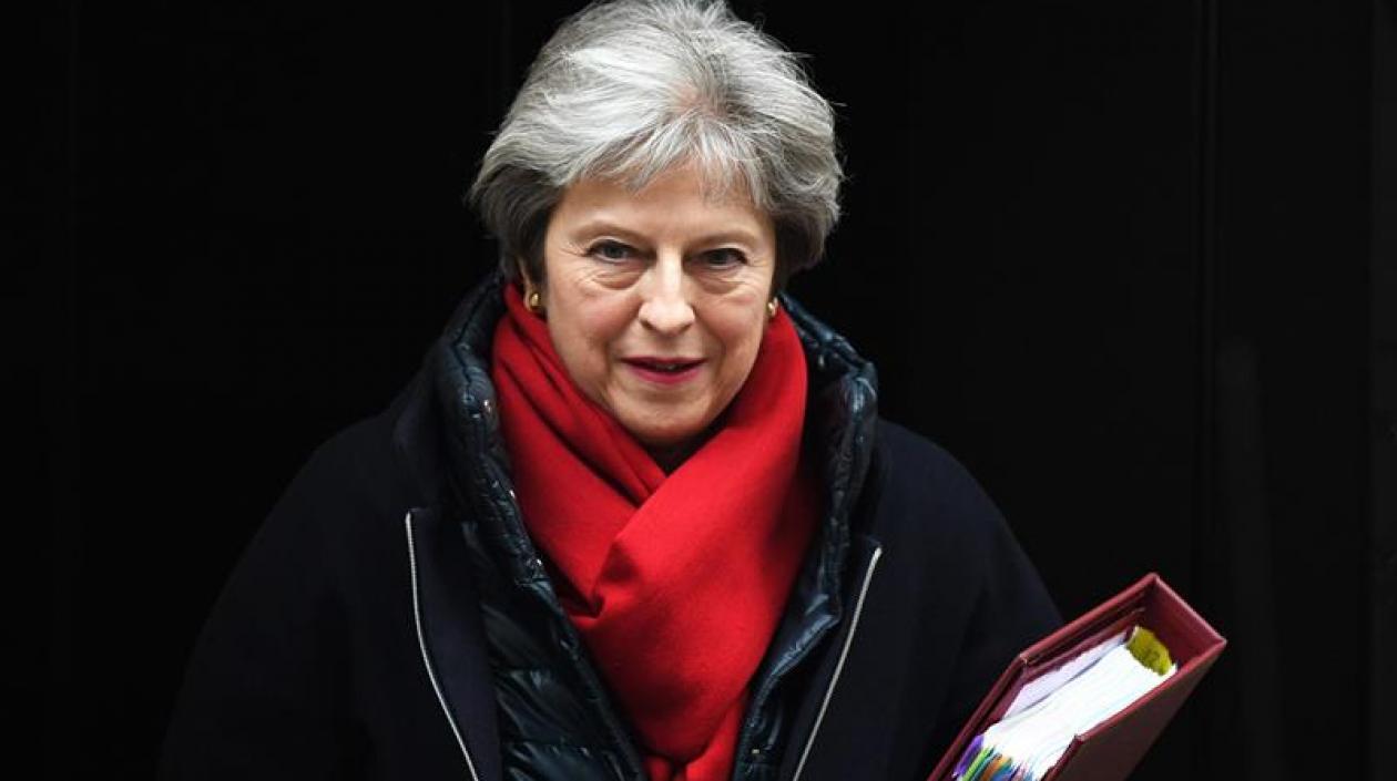  La testarudez de May por que su acuerdo del "brexit" salga adelante le ha llevado hoy a sacrificarse a sí misma.