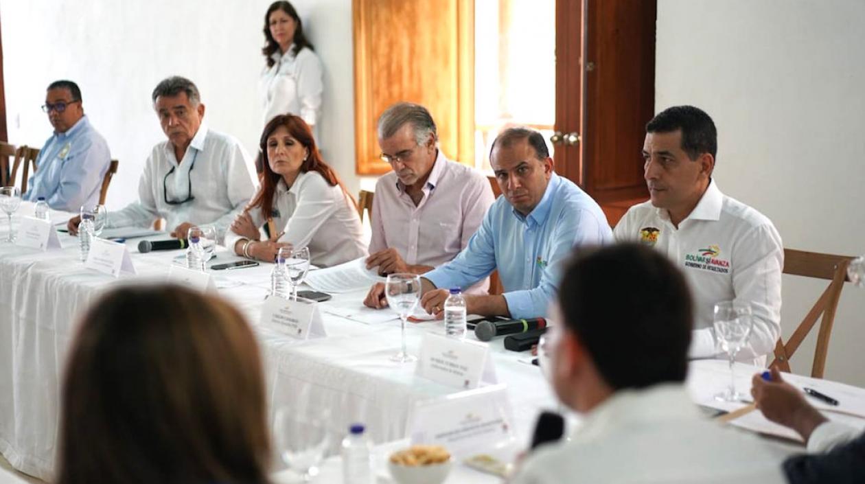 Gobernadores de la Costa en la reunión.