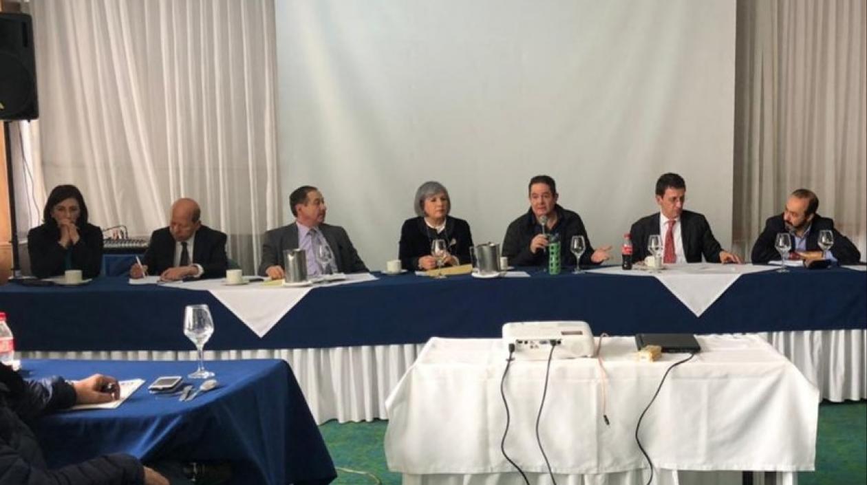 Presidenta de la Corte C., Gloria Stella Ortiz, la JEP, Patricia Linares, y el exvicepresidente Germán Vargas Lleras.