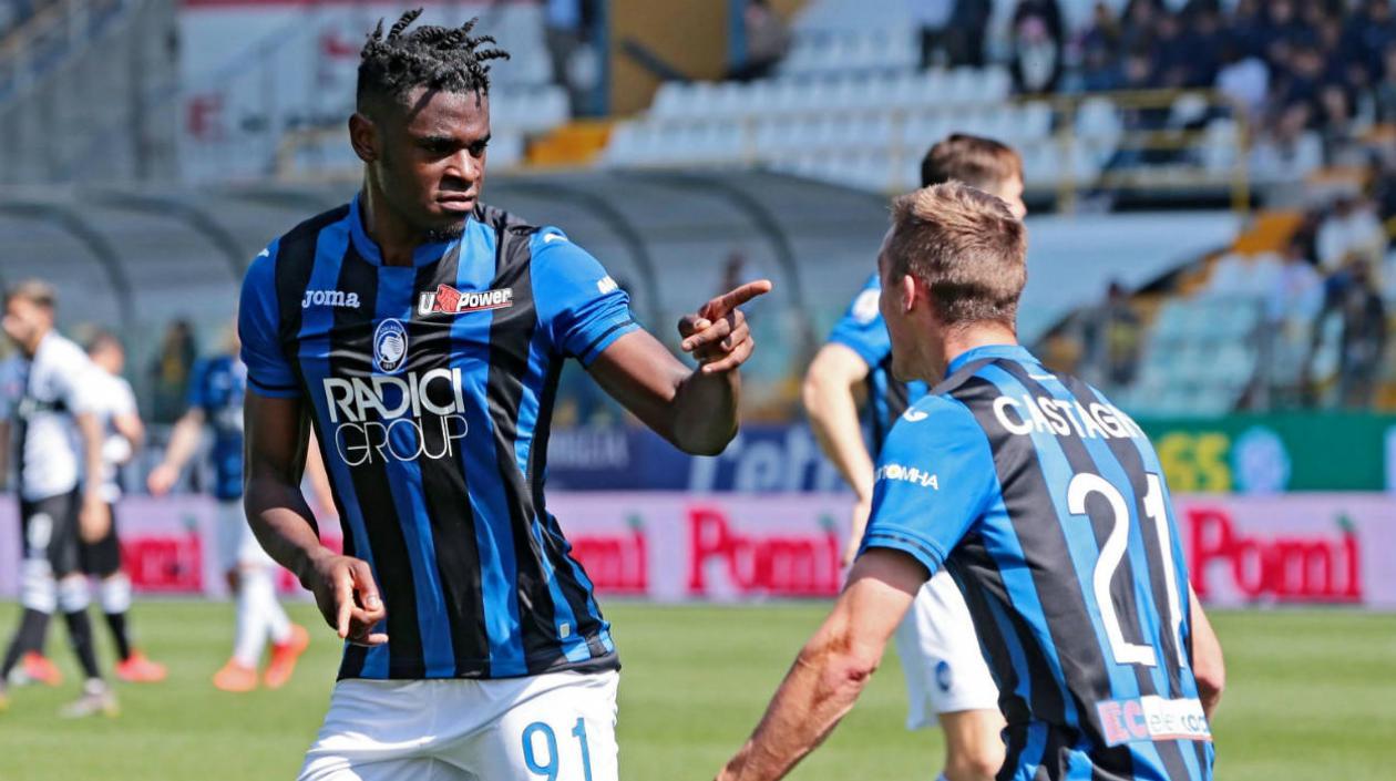 Duvan Zapata celebra el gol. 
