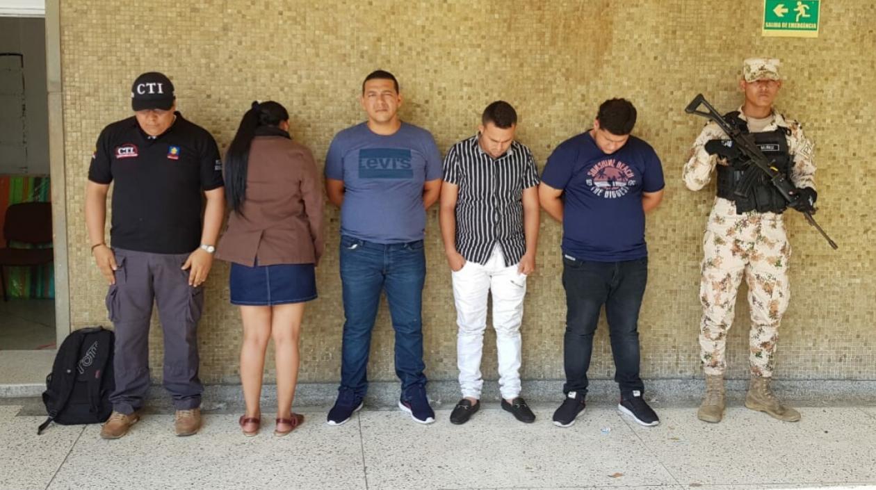 Cuatro de los capturados que presuntamente pertenecen a la banda.