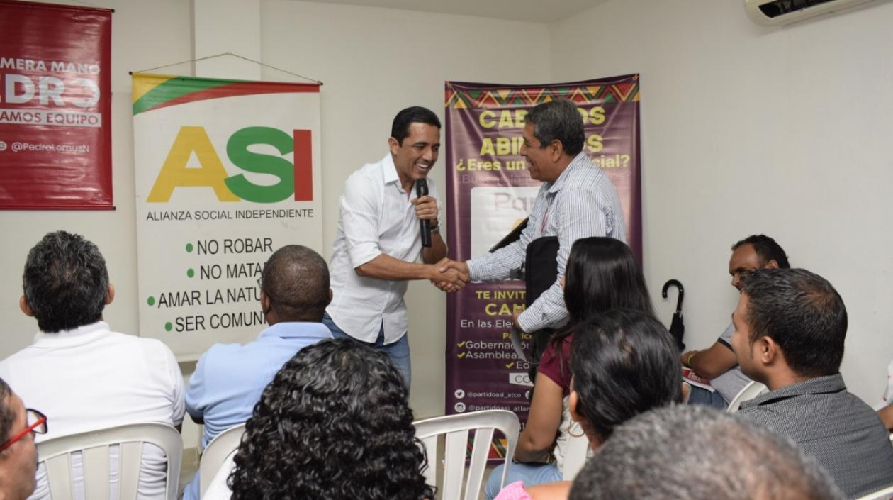 Pedro Lemus, en el acto en el que ASI le manifiesta su apoyo.