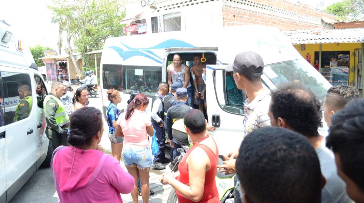 Momento cuando eran llevados al caminobel bosque los reclusos