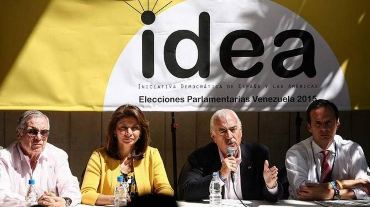 El expresidente Andrés Pastrana y la expresidenta Laura Chinchilla.