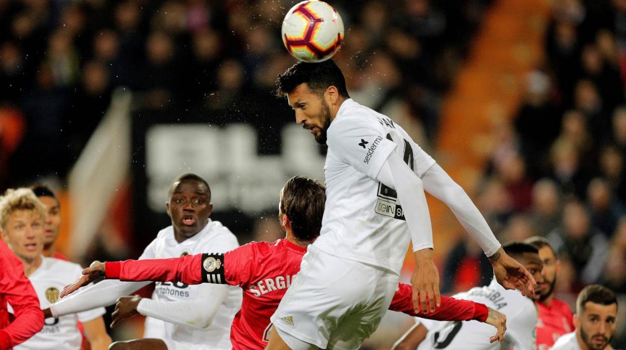  Ezequiel Garay, defensa del Valencia. 