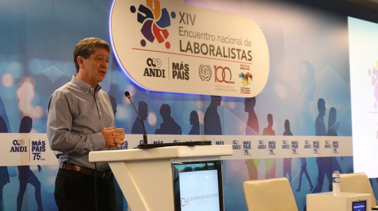 El presidente de la ANDI, Bruce Mac Master.