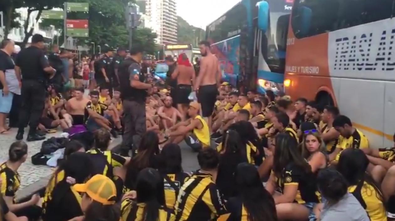 Hinchas del Peñarol de Uruguay detenidos en Brasil. 