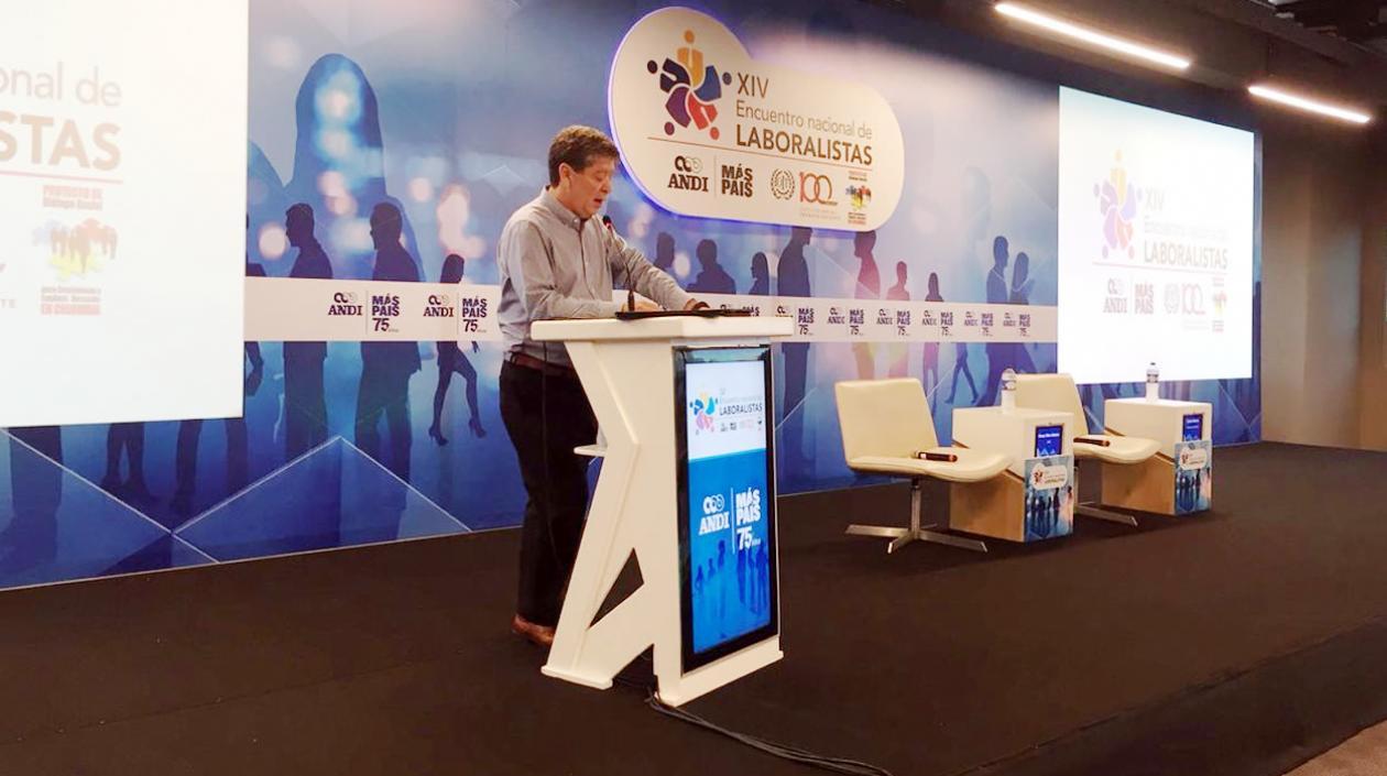 Presidente de la Andi, Brucce Mac Master