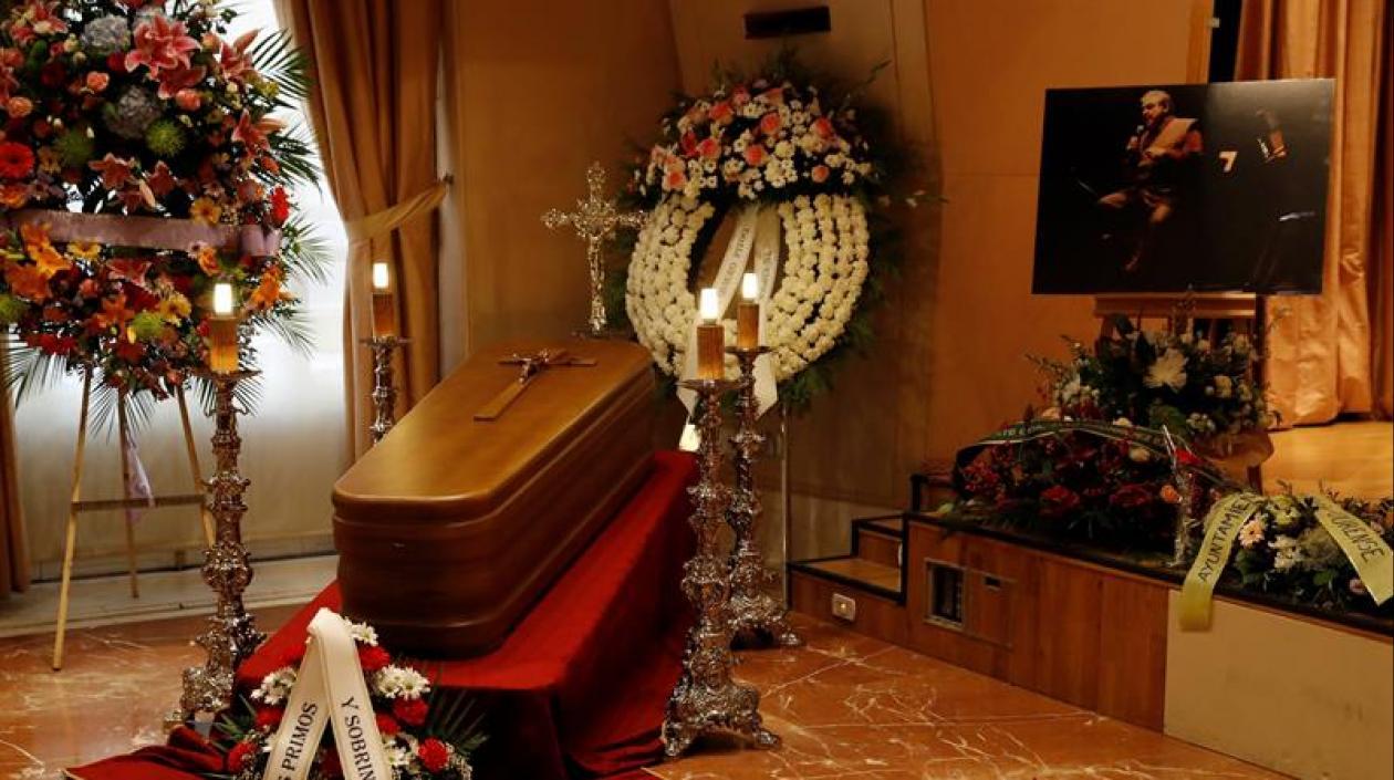 Cuerpo de Alberto Cortez en cámara ardiente.