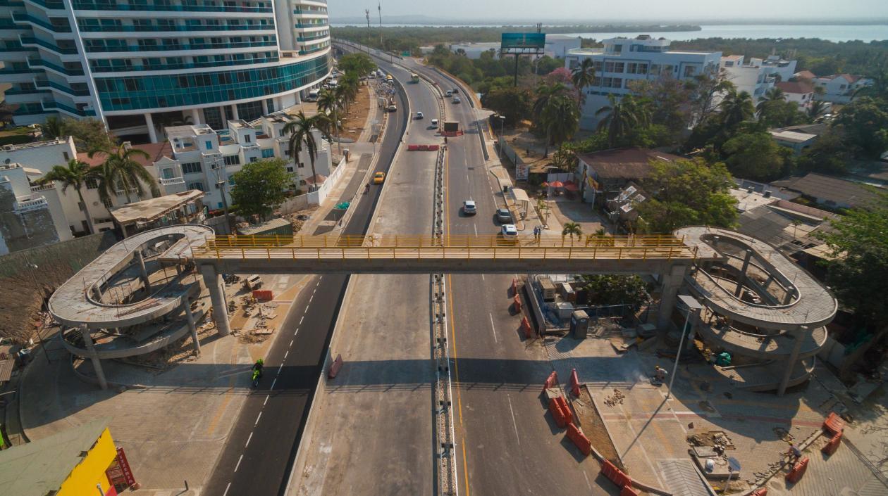 Puente peatonal al que harán pruebas de carga.