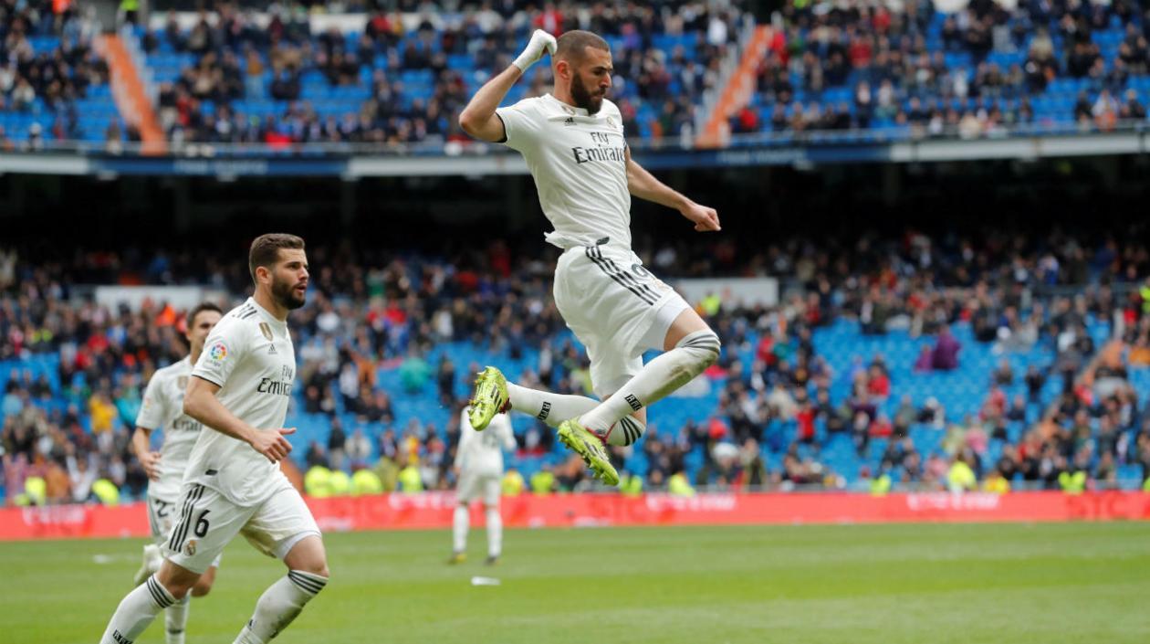 Karim Benzema celebra uno de los dos goles. 