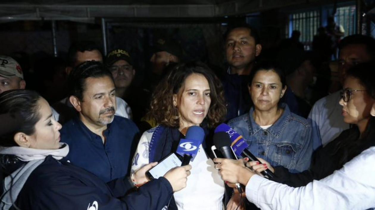 Nancy Patricia Gutiérrez, ministra del Interior, hizo el anuncio. A su lado el Alto Comisionado de Paz y la Directora de Planeación Nacional.