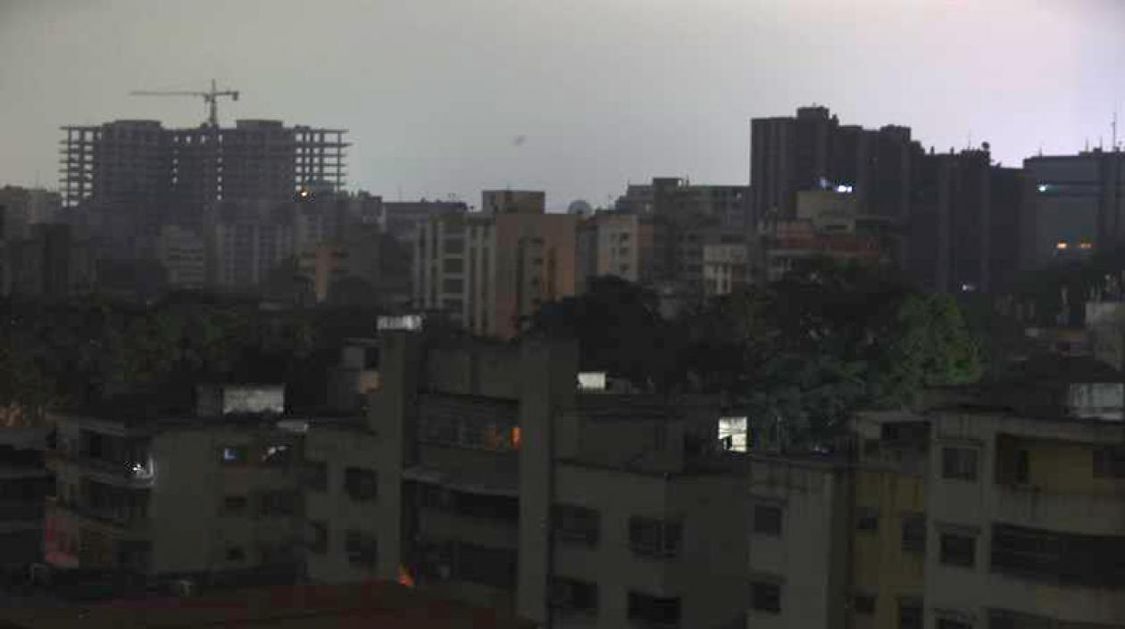 Vista general de un apagón este martes en Caracas.