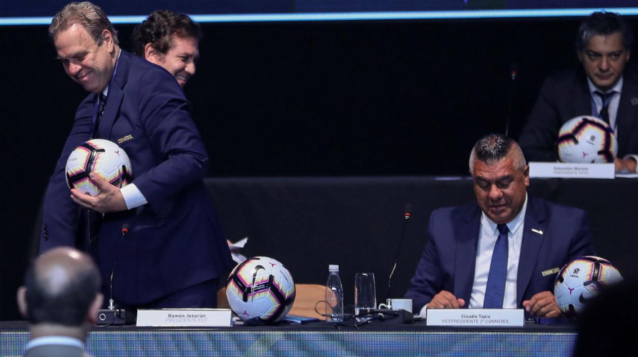 Ramón Jesurun, presidente de la Federación Colombiana de Fútbol y Claudio Tapia, presidente de la Asociación de Fútbol Argentino.