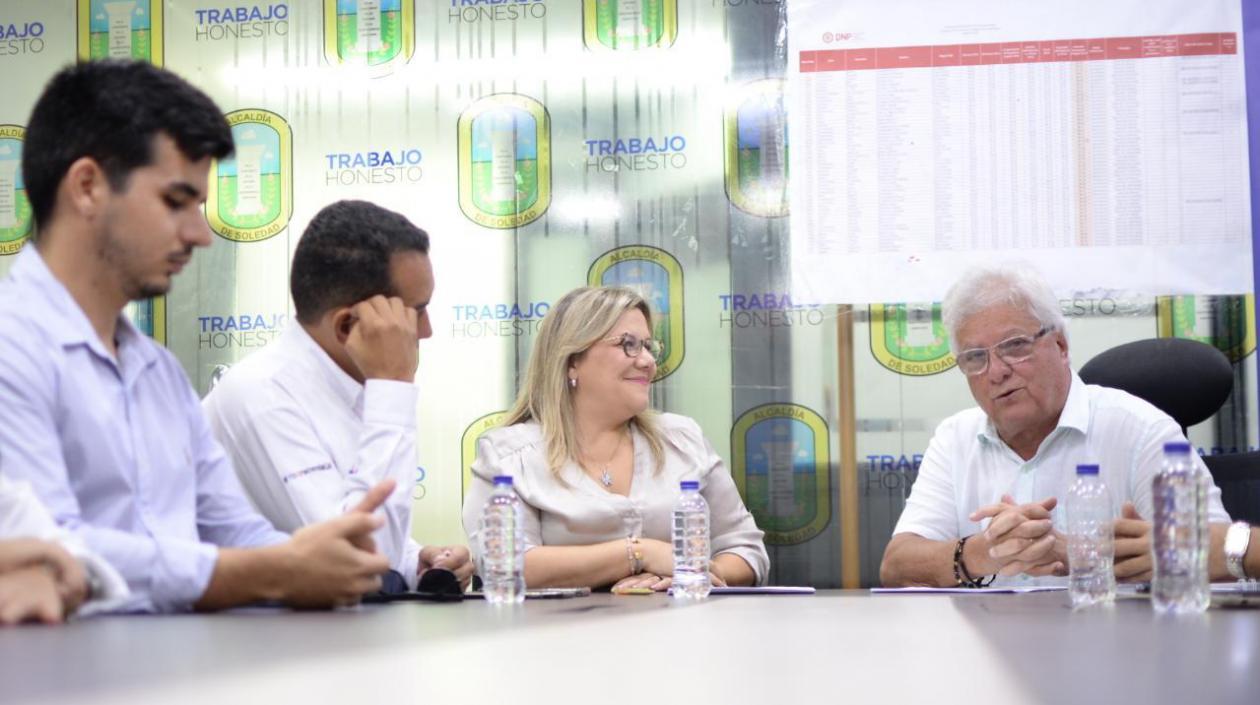  Alcalde Joao Herrera y rectora (e) de la universidad firmaron convenio, para adelantar diferentes proyectos de tipo ambiental en arroyos, caños y parques de la ciudad.