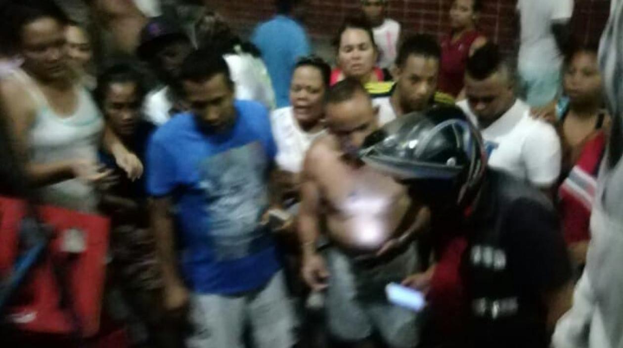 Momento en que la comunidad fue auxiliar a la víctima.