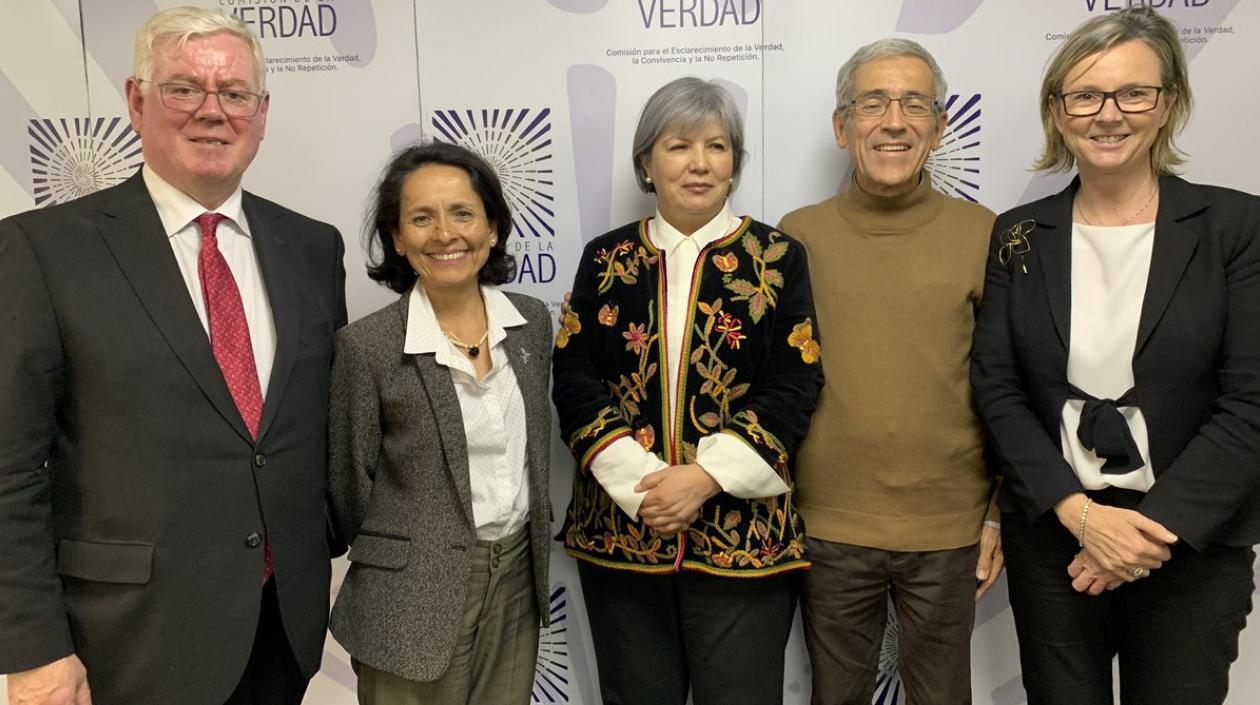 Representantes de la Unión Europea y la JEP.