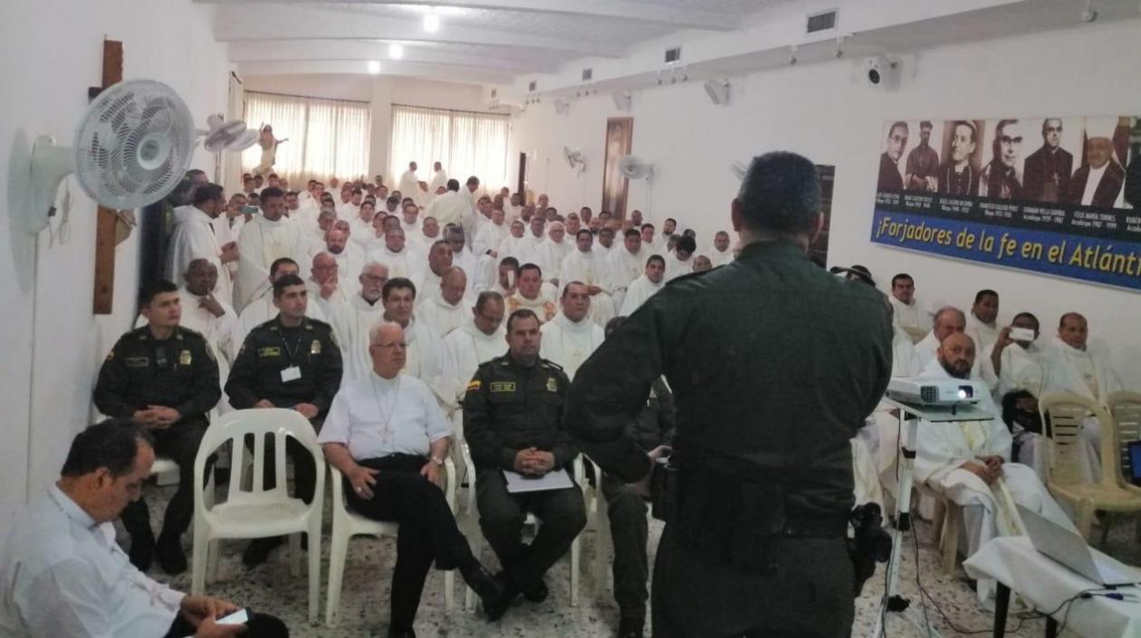 Reunión de la Policía con los párracos de las diferentes iglesias de la ciudad y su área metropolitana.