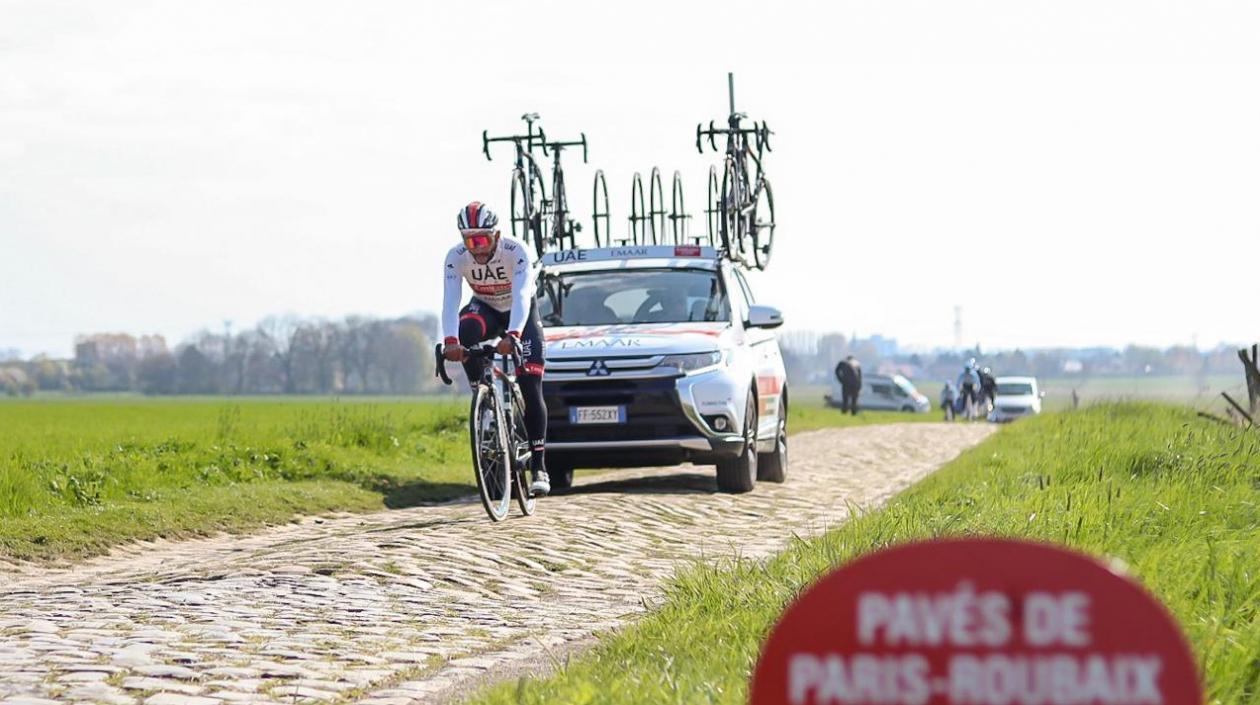Fernando Gaviria no tomó la salida de la carrera por fiebre.