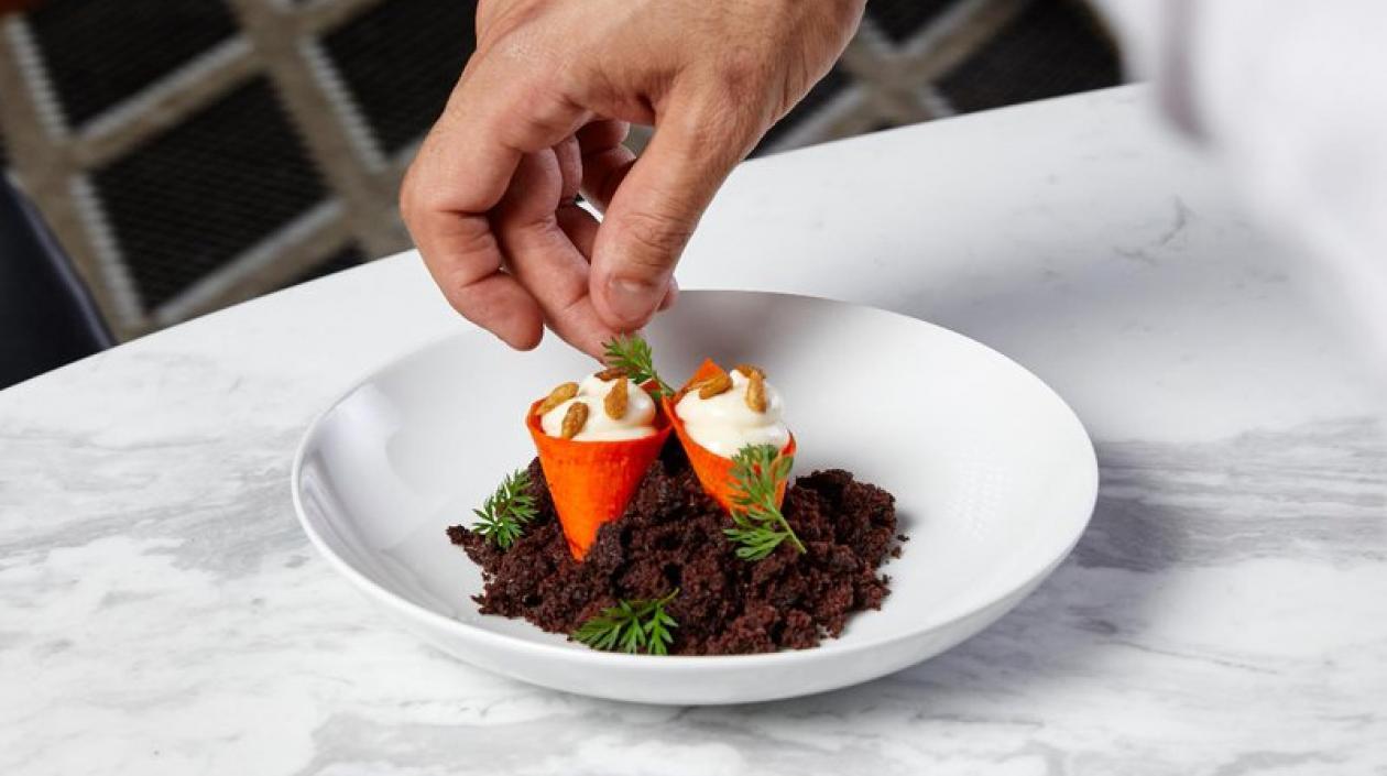 Plato de tapas del restaurante "Intersect by Lexus" de Nueva York.