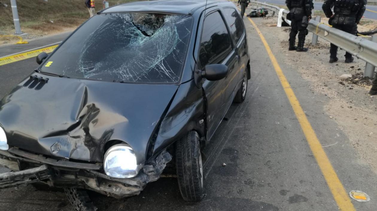 Carro involucrado en el accidente donde perdió la vida un motociclista en Galapa.