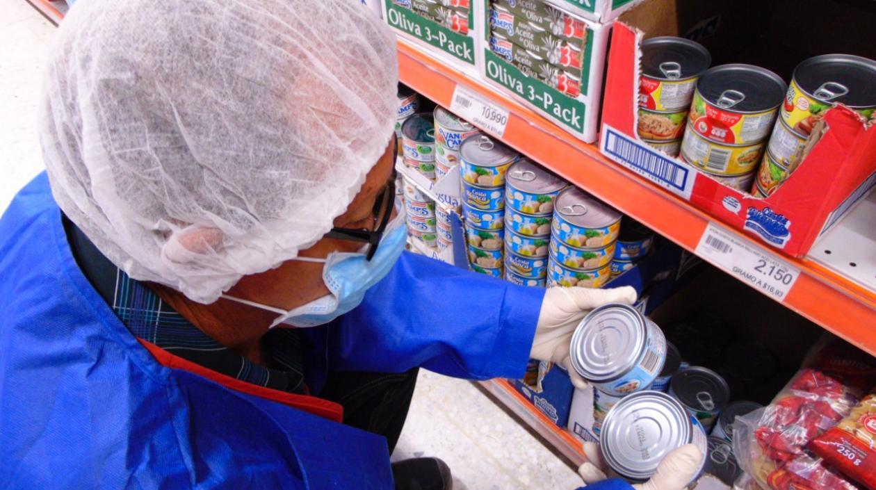 Las autoridades supervisaron frutos del mar enlatados.